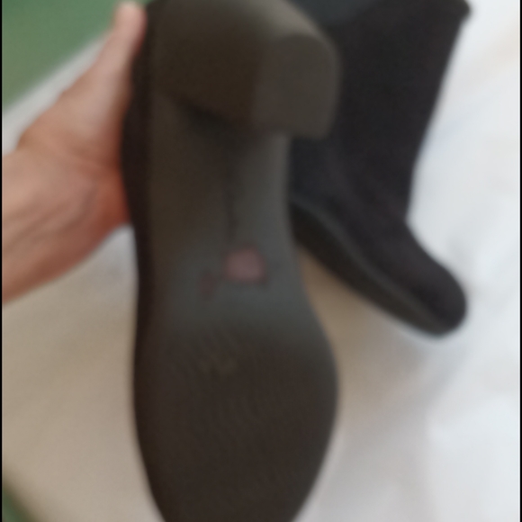 CLARK'S BLACK Suade BOOTS. 9 - Picture 3 of 4